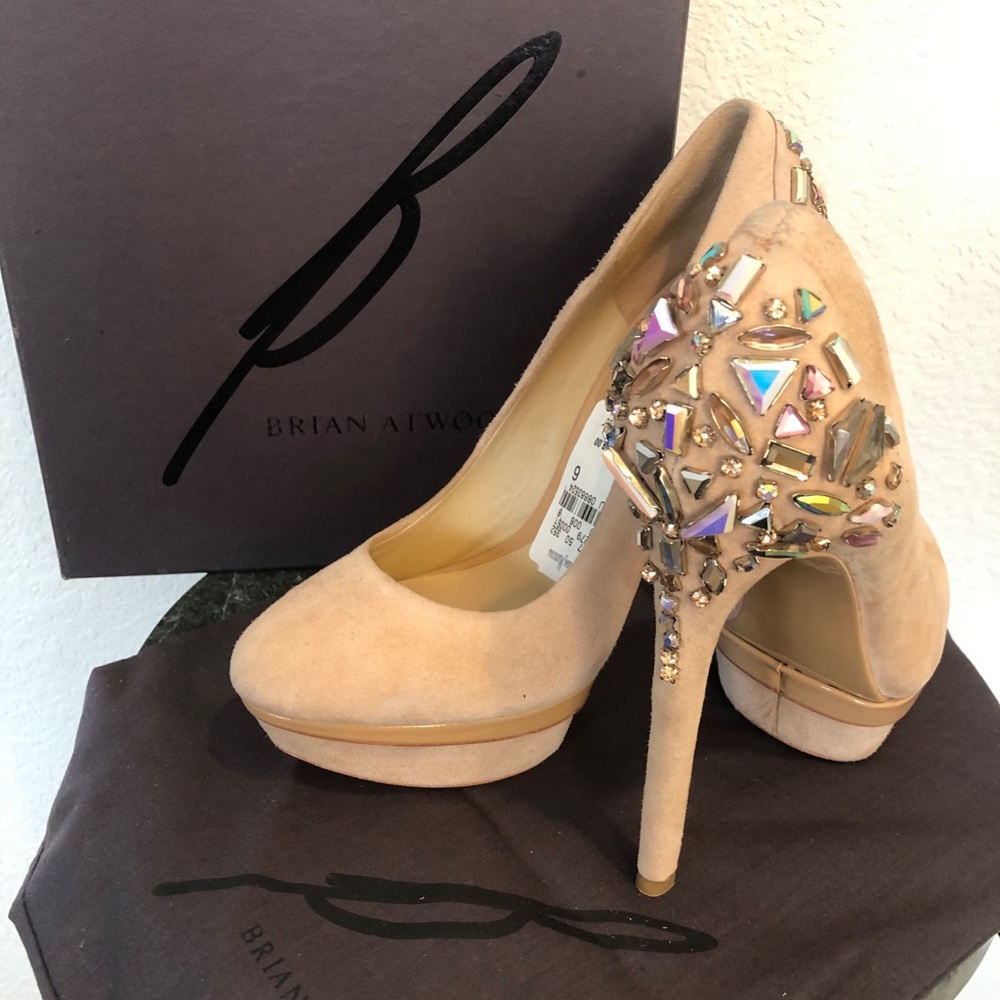 🌻Brian Atwood gorgeous tan bejeweled heels 6